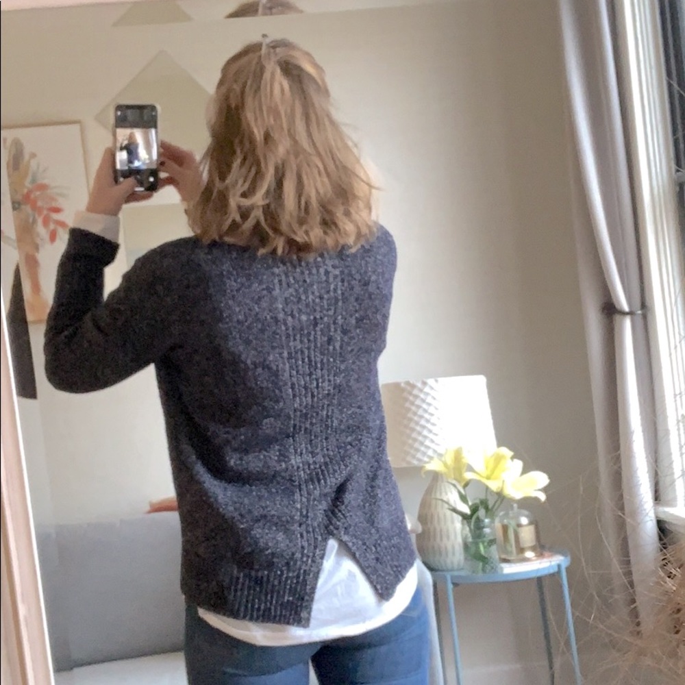 Simple sweater - Picture 2 of 4